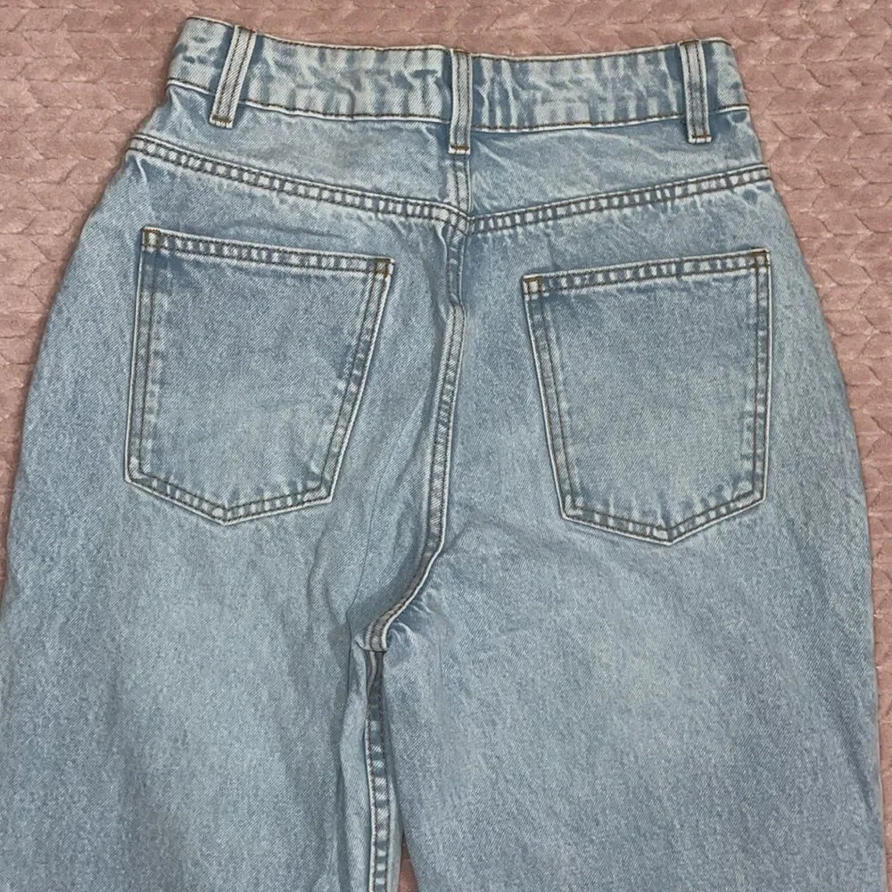 Pretty Little Thing Light Blue Distressed Mom Jeans - Picture 4 of 4